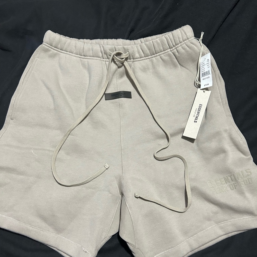 ESSENTIALS- Fear of God Cream Shorts